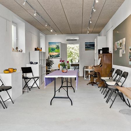 Logi I Hus Med Kunst Og Have Vestervig Exterior foto