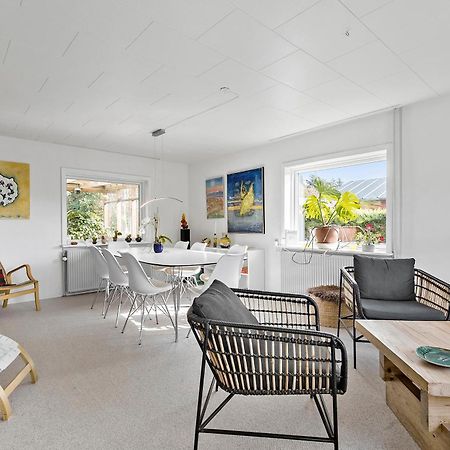 Logi I Hus Med Kunst Og Have Vestervig Exterior foto