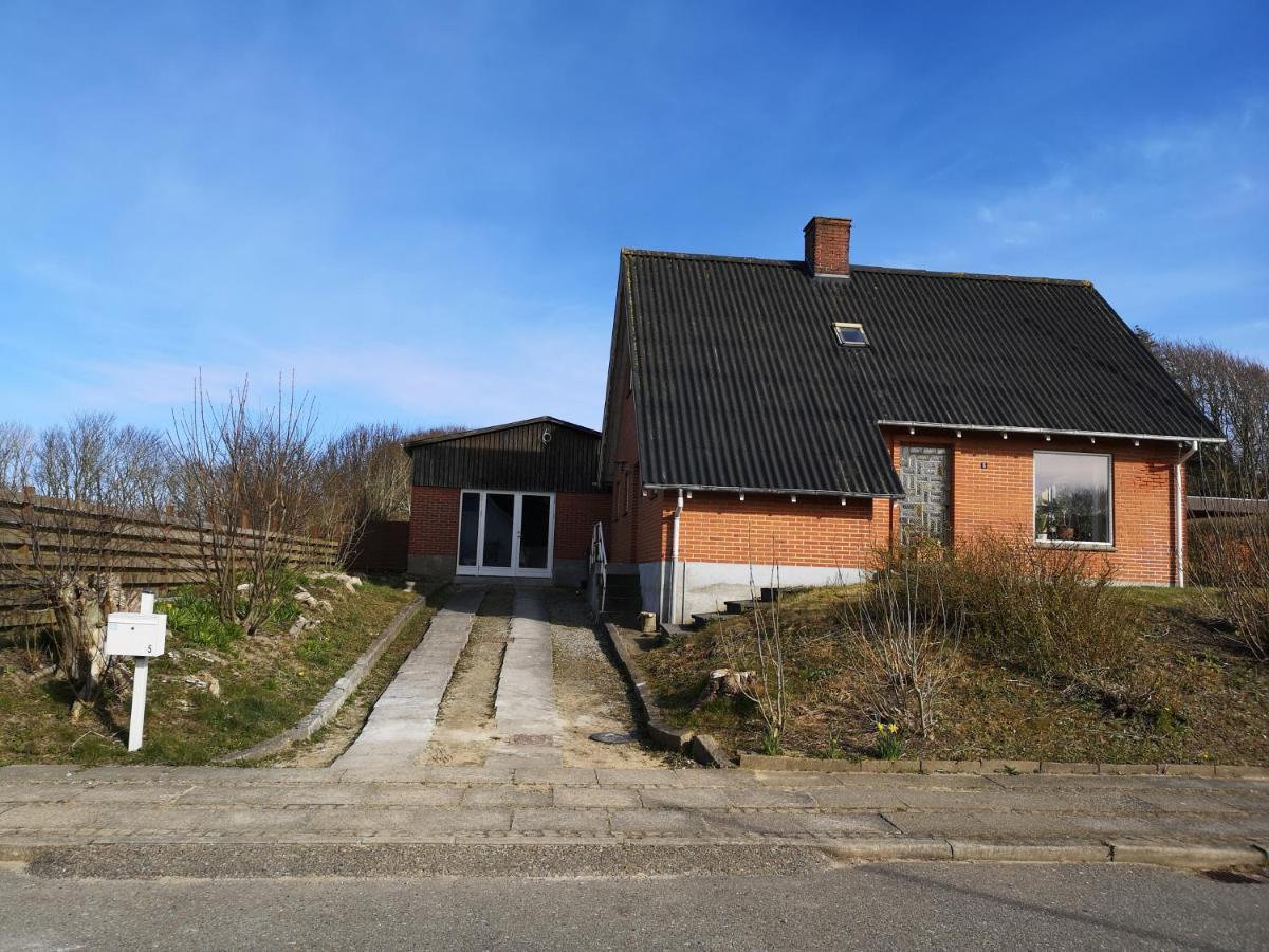 Logi I Hus Med Kunst Og Have Vestervig Exterior foto