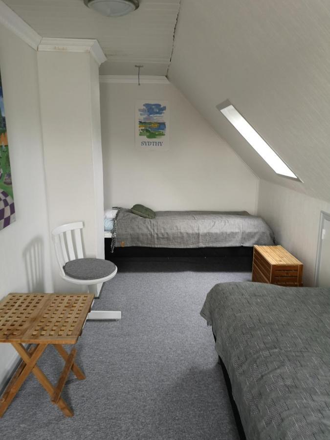 Logi I Hus Med Kunst Og Have Vestervig Exterior foto
